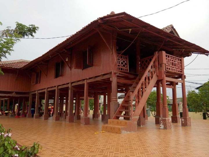 rumah panggung betawi adalah