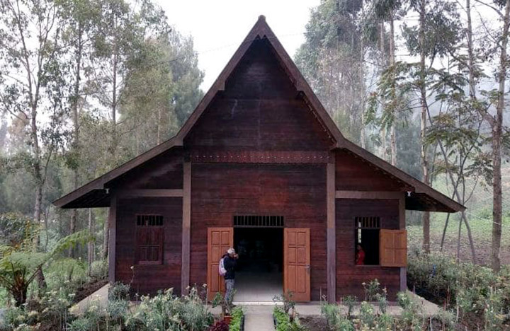 rumah suku tengger disebut