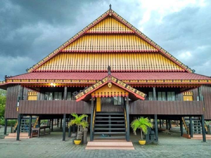 Rumah Adat Megkongga sulawesi tenggara