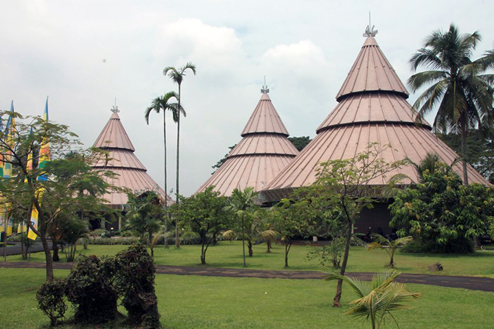 Rumah Kariwari dari