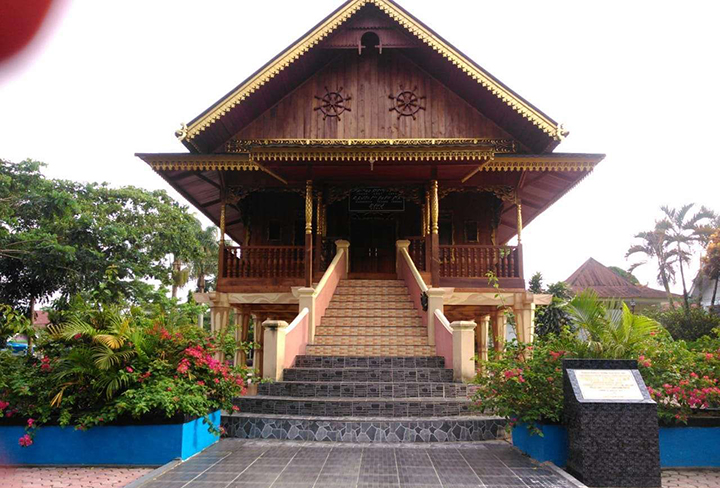 gambar rumah adat suku rejang