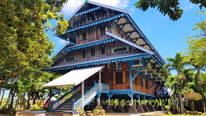 rumah adat buton dari sulawesi tenggara