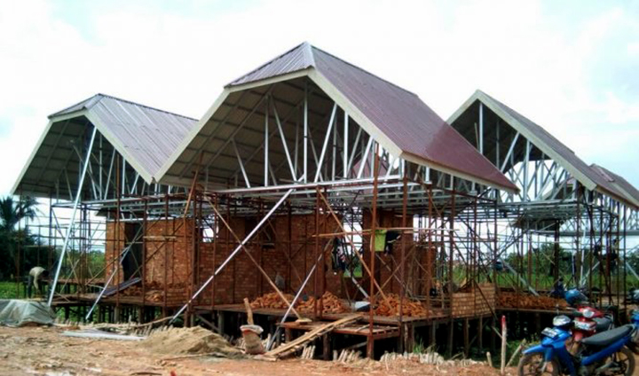 rumah adat kalimantan gajah