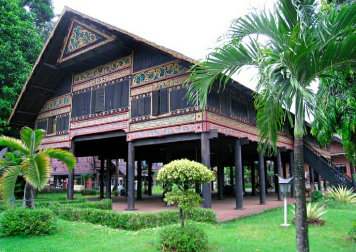 rumah adat kluet