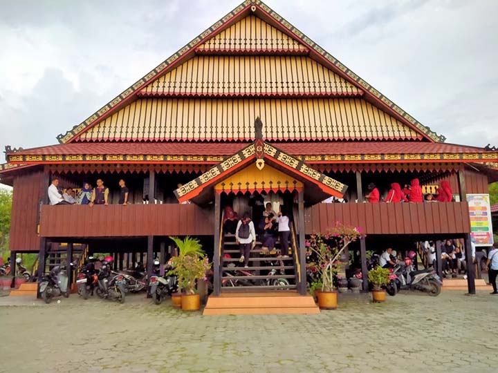 rumah adat sulawesi tenggara mekongga