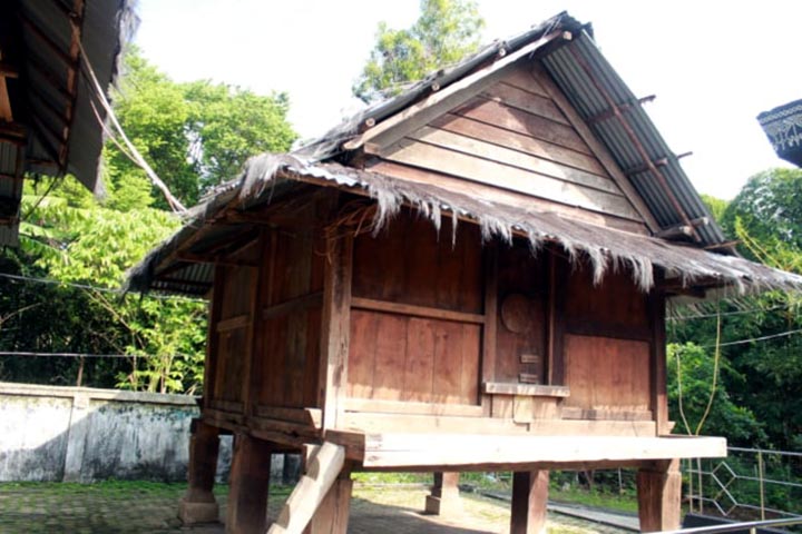 rumah lumbung lampung