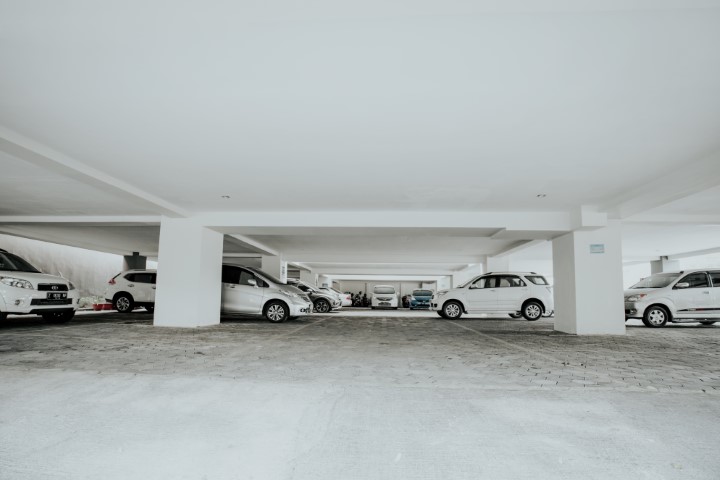 gedung parkir D’Paragon Karangmalang